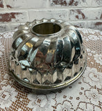 FLUTED METAL BUNDT PAN VINTAGE