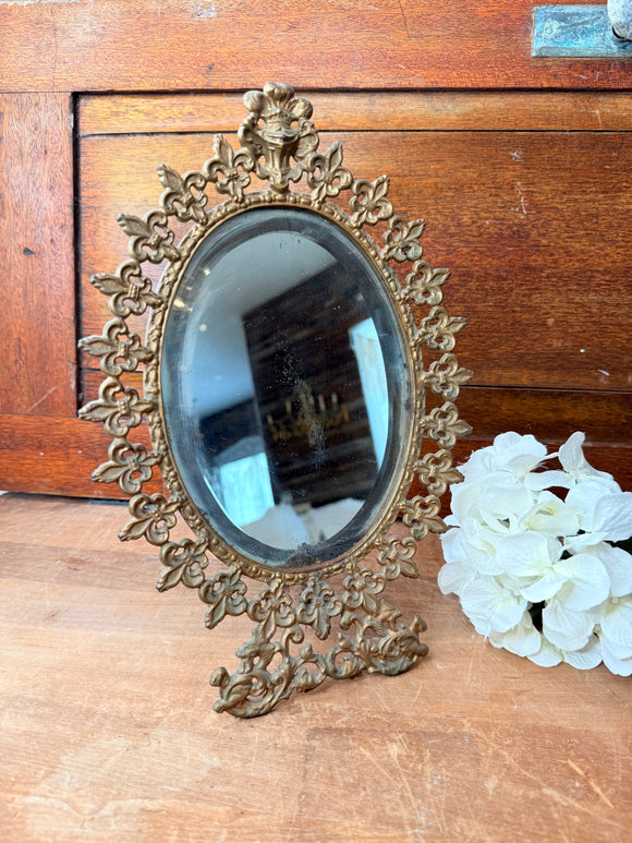 1800S OVAL ANTIQUE BRASS ORNATE LEAF VICTORIAN MIROOR WITH STAND