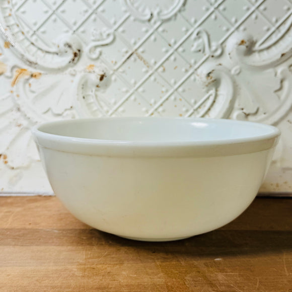 LARGE MILK GLASS VINTAGE MIXING BOWL