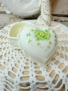 VINTAGE YELLOW FLORAL HEART SCALLOPED ORNATE JEWELRY TRINKET BOX