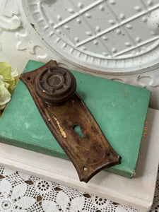 ANTIQUE DOORKNOB SET DECOR