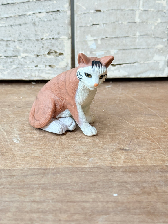UNIQUE VINTAGE CAT STATUETTE