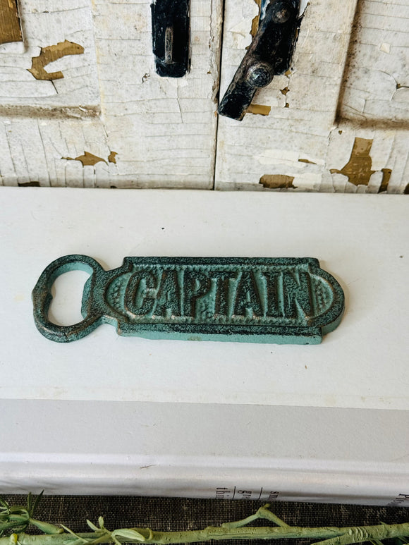 PERFECTY PATINAD VINTAGE STYLE NAUTICAL WALL DECOR HANGER - CAPTAIN