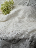 VINTAGE LACEY ROUND TABLE CLOTH