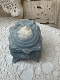 VINTAGE VICTORIAN CAMEO ROSE BLUE SOAPSTONE AMAZING RING HOLDER BOX