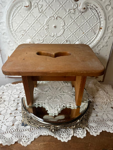 PRIMATIVE STYLE VINTAGE WOOD HEART STOOL