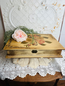 HANDPAINTED FLORAL SHABBY CHIC VINTAGE KEEPSAKE BOX AND KEY