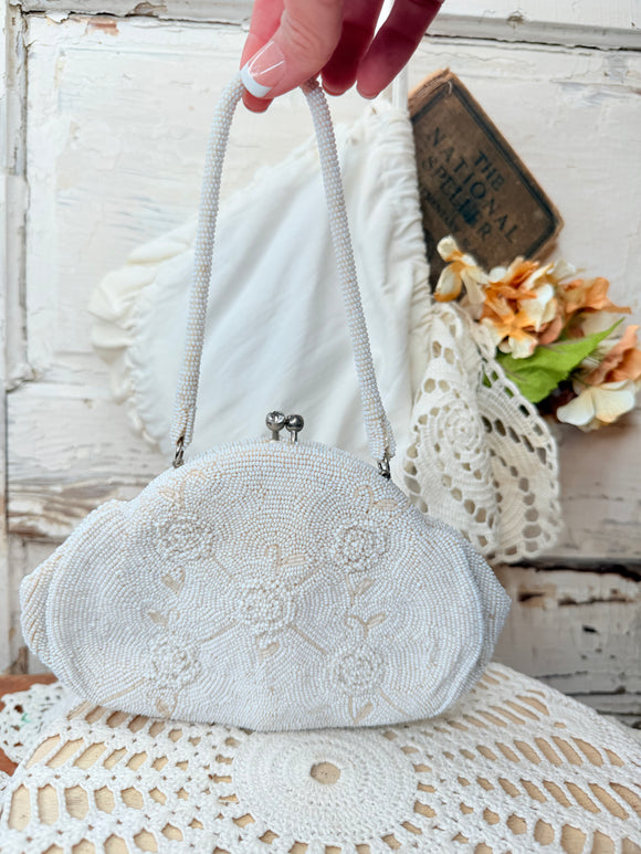 Amazing vintage beaded, detailed purse ￼
