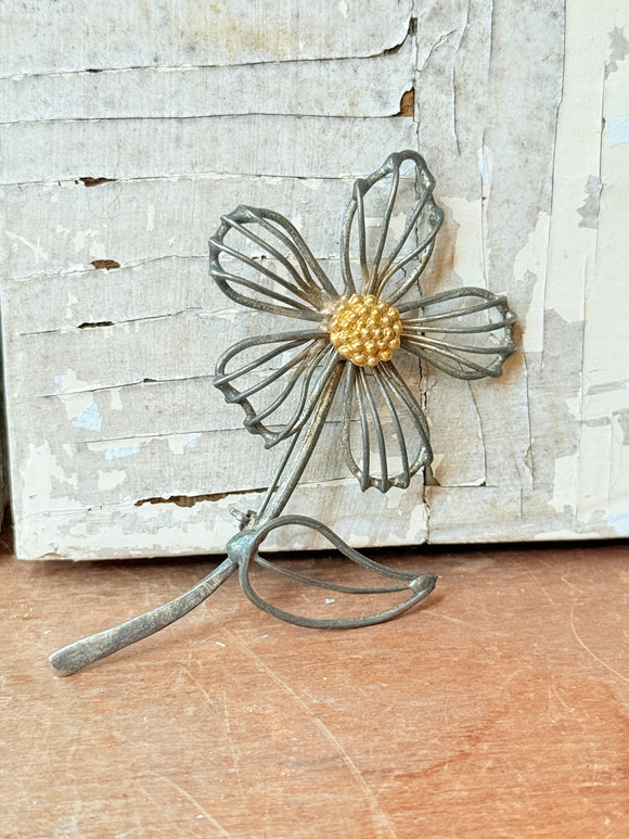 VINTAGE ORNATE DAISY BROOCH