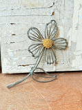VINTAGE ORNATE DAISY BROOCH