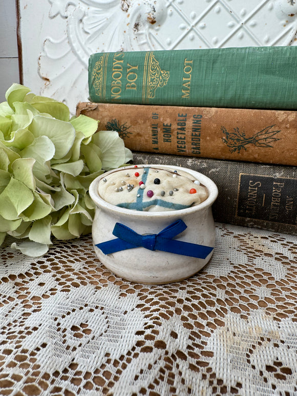 VINTAGE PIN CUSHION WITH BOW