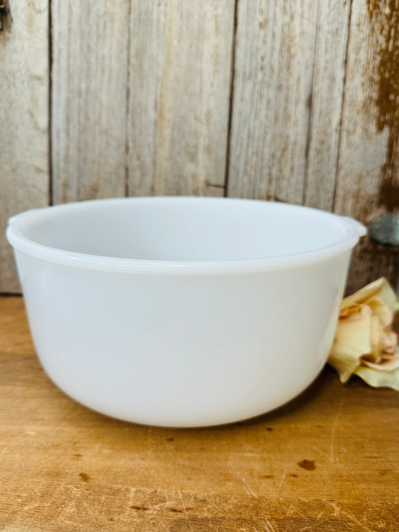 VINTAGE LARGE MILK GLASS MIXING BOWL