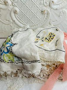 SET OF VINTAGE LINENS #2