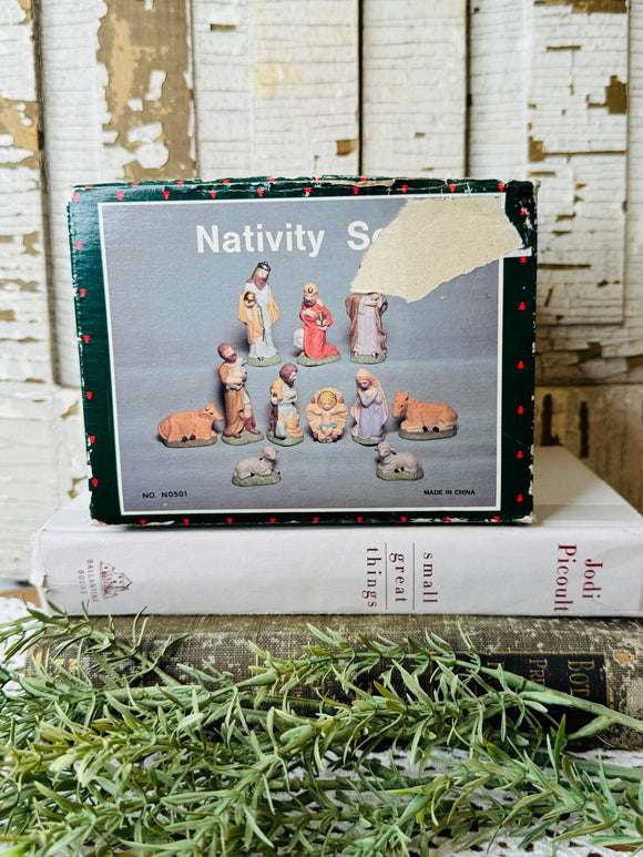 VINTAGE NATIVITY SCENE IN ORIGINAL PACKAGING