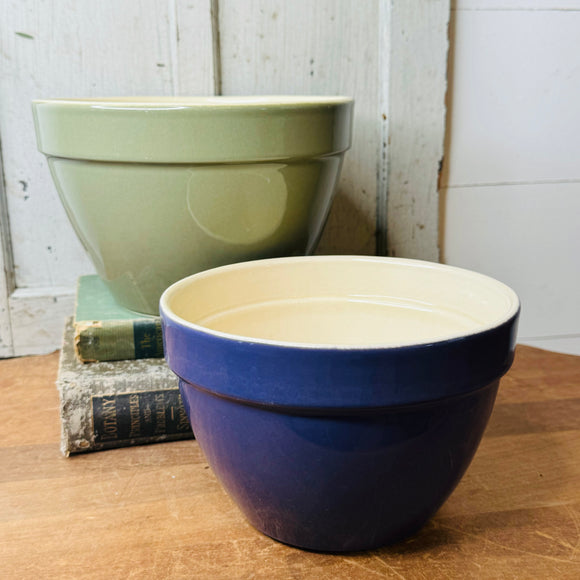 MEDIUM SIZED CRATE AND BARREL NESTING BOWLS SET