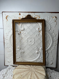 ANTIQUE DETAILED FRAME