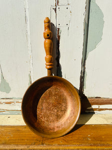 VINTAGE HAMMERED COPPER WITH WOOD HANDLE PAN