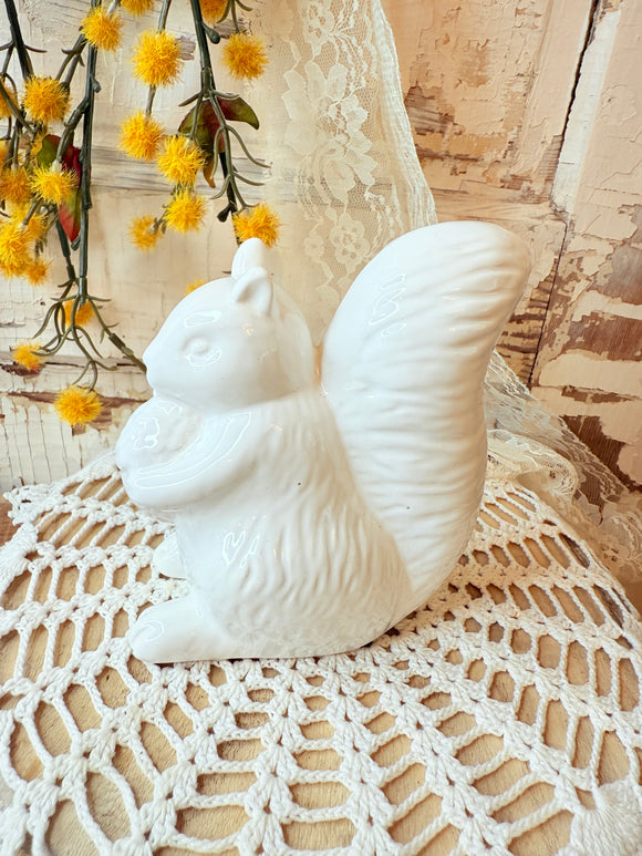 VINTAGE DETAILED SQUIRREL STATUETTE