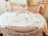 VINTAGE ANTIQUE BEAUTIFUL LACE RUNNER