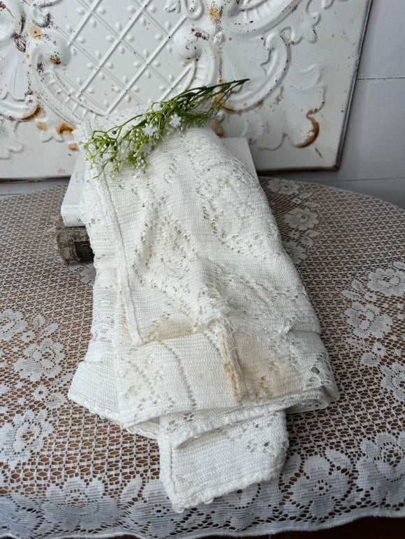 (FOLDED) ANTIQUE VINTAGE LACE TABLECLOTH