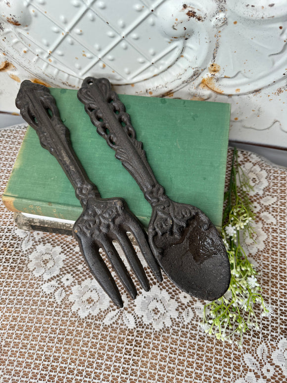 PAIR OF DETAILED VINTAGE IRON LARGE FORK AND SPOON DECOR