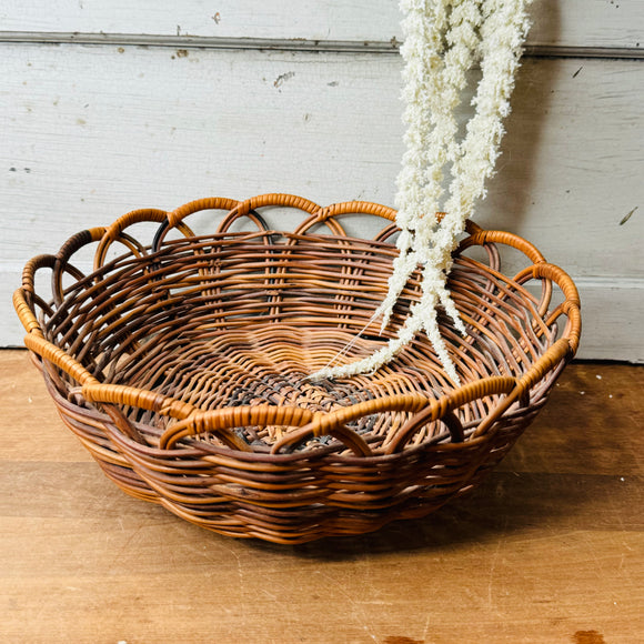 VINTAGE ORNATE WICKER TABLE BASKET