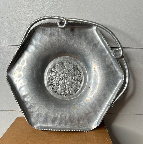 DETAILED ALUMINUM PLATTER WITH HANDLE