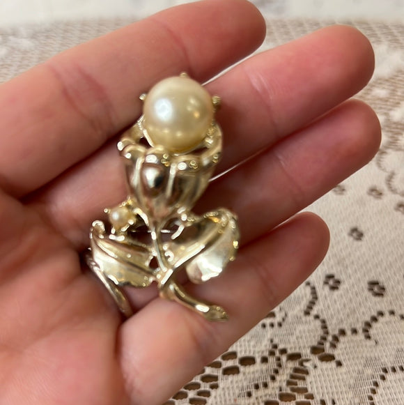 ANTIQUE GOLD AND PEARL FLORAL BROOCH