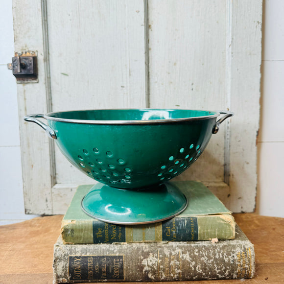 FOREST GREEN VINTAGE COLANDER