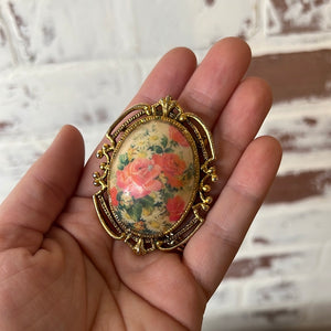 ANTIQUE FLORAL GOLD TRIM OVAL BROOCH