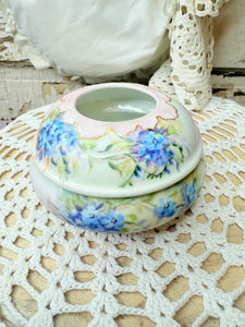VINTAGE PORCELAIN FLORAL HAIR RECEIVER