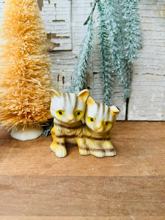 STRIPED KITTY CATS VINTAGE STATUETTE