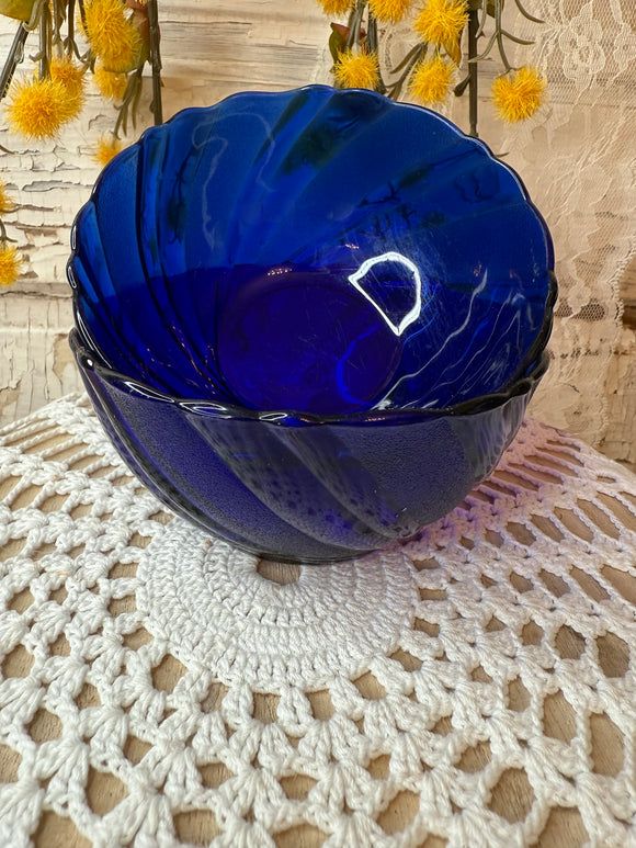 VINTAGE SET OF COBALT BLUE ITALY SWIRL DESSERT BOWLS