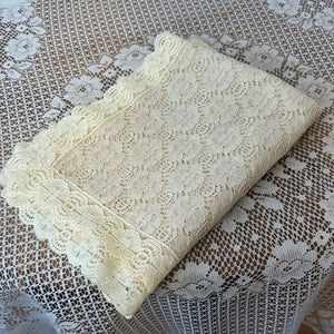 ECRU VINTAGE FLORAL LACE RUNNER (FOLDED IN PHOTO)