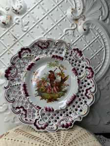 ORNATE VICTORIAN STYLE VINTAGE DETAILED PLATE DECOR