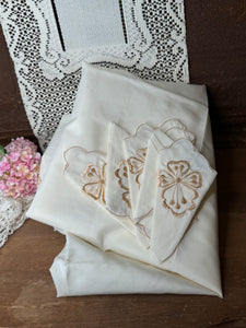 VINTAGE TABLECLOTH AND NAPKIN MID CENTURY SET