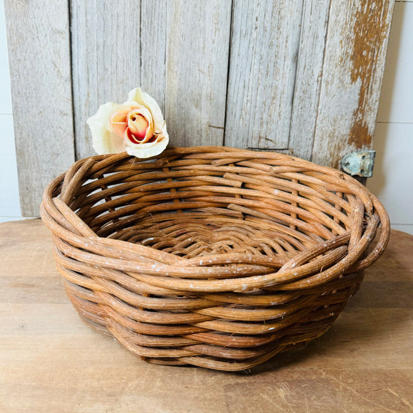 VINTAGE WICKER CIRCLE BASKET