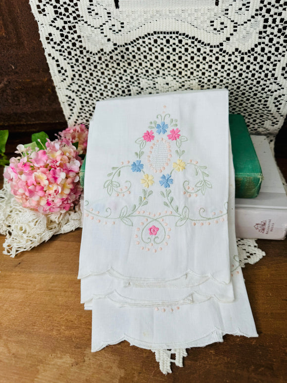 EMBROIDERED VINTAGE LINEN CLOTH LARGE