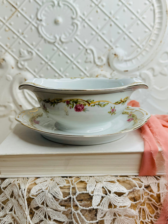 ORNATE VINTAGE FLORAL GOLD TRIM GRAVY BOAT ON PLATE