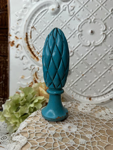 ORNATE VINTAGE ARTICHOKE STYLE STATUETTE