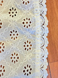 VINTAGE DAISY LACE RUNNER