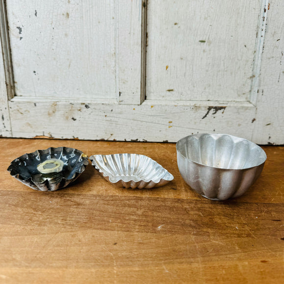 SET OF ANTIQUE MOULDS