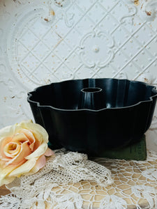 VINTAGE BLACK NORDICWARE BUNDT PAN