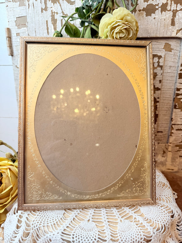 AMAZING GOLDEN DETAILED LARGE OVAL CUTOUT FRAME