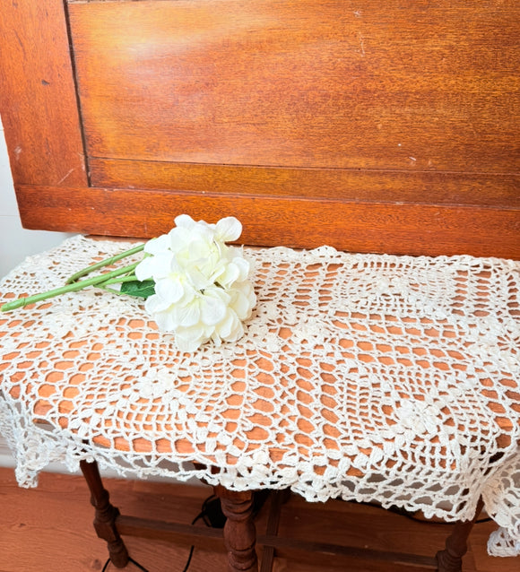 ANTIQUE HANDMADE FLORAL CENTERPIECE TABLECLOTH