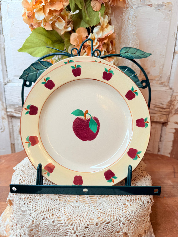 VINTAGE APPLE SET - 3 PLATES AND HOLDER