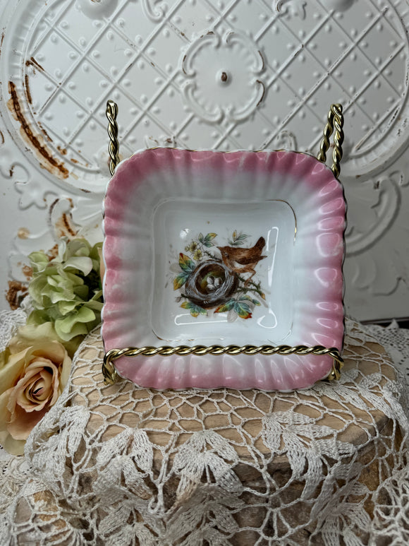 PINK RUFFLE VINTAGE BIRDS NEST PLATE