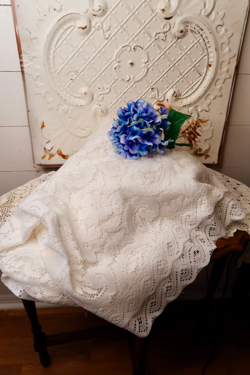 VINTAGE LACE TABLECLOTH – Faux Your Eyes Only Boutique