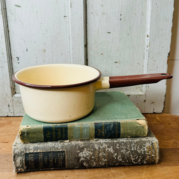 ENAMEL RETRO VINTAGE POT WITH HANDLES