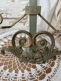 VINTAGE ORNATE DAMASK BRASS  HOOK WALL DECOR PLATE HOLDER